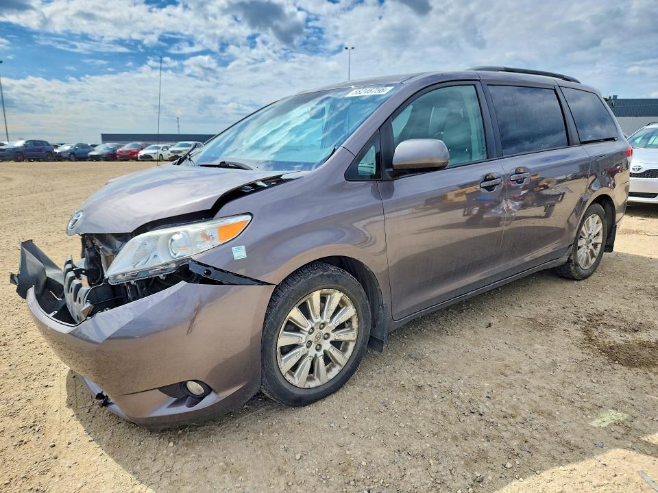 2011 Toyota Sienna xle 8-passenger