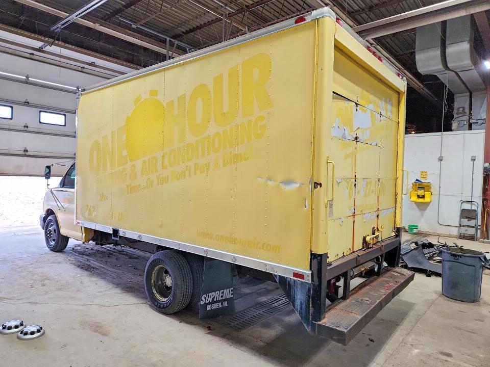 2004 Chevrolet EXPRES3500 BOX Truck