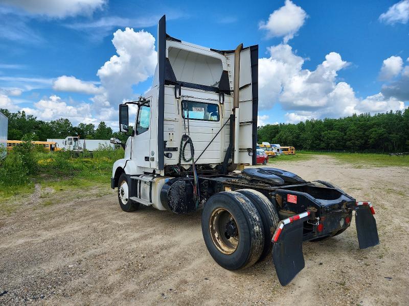 2016 Volvo VNL Semi Truck