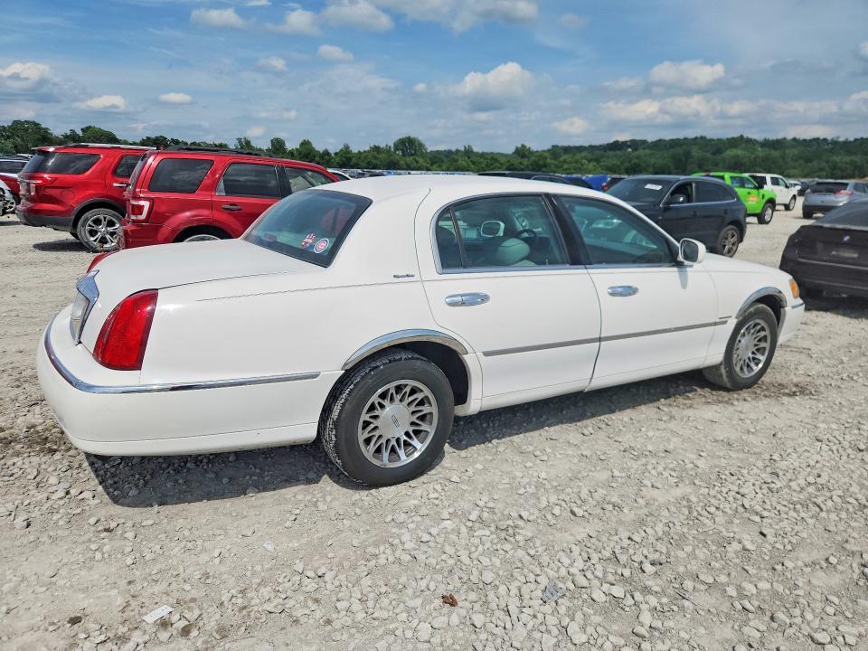 2001 Lincoln Town car Signature