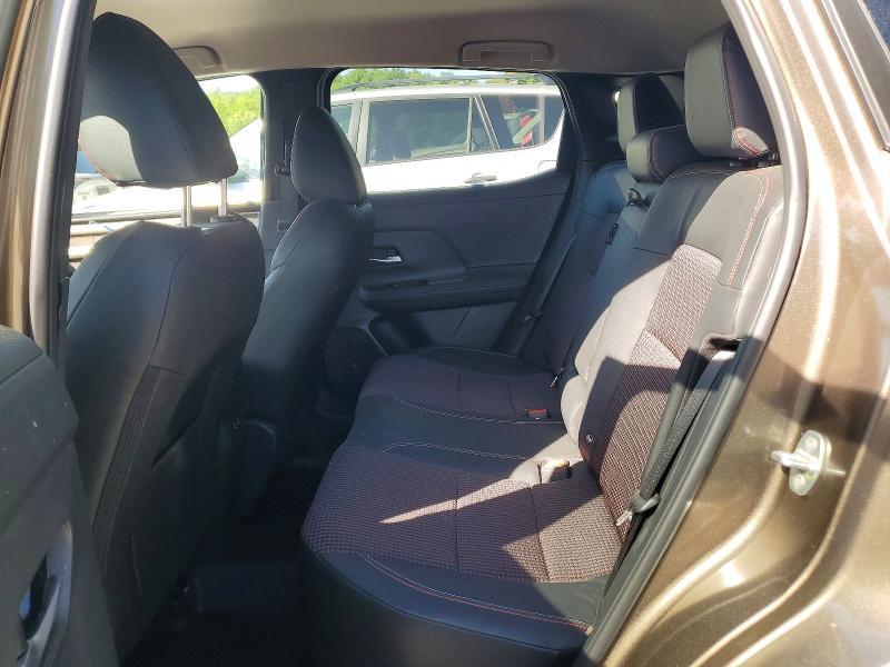 2025 Nissan Kicks sr