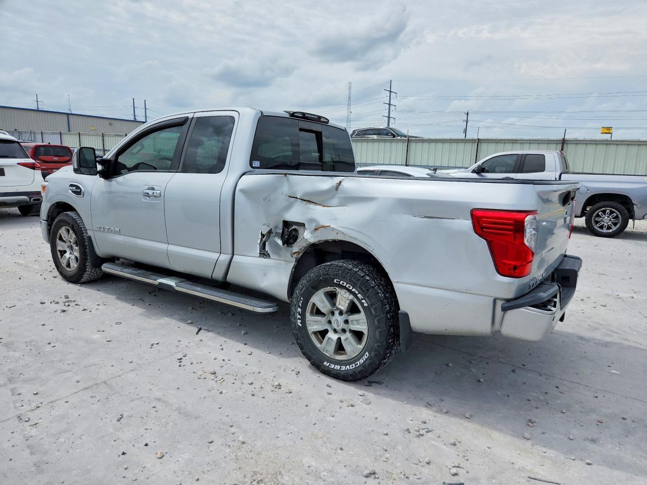 2017 Nissan Titan SV