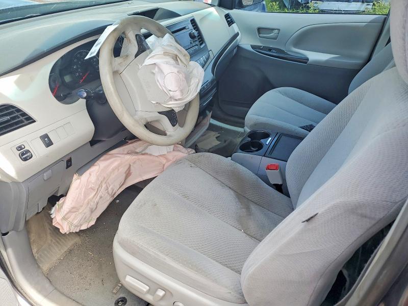 2013 Toyota Sienna le