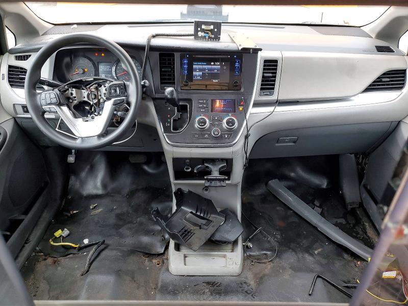 2017 Toyota Sienna l 7-passenger
