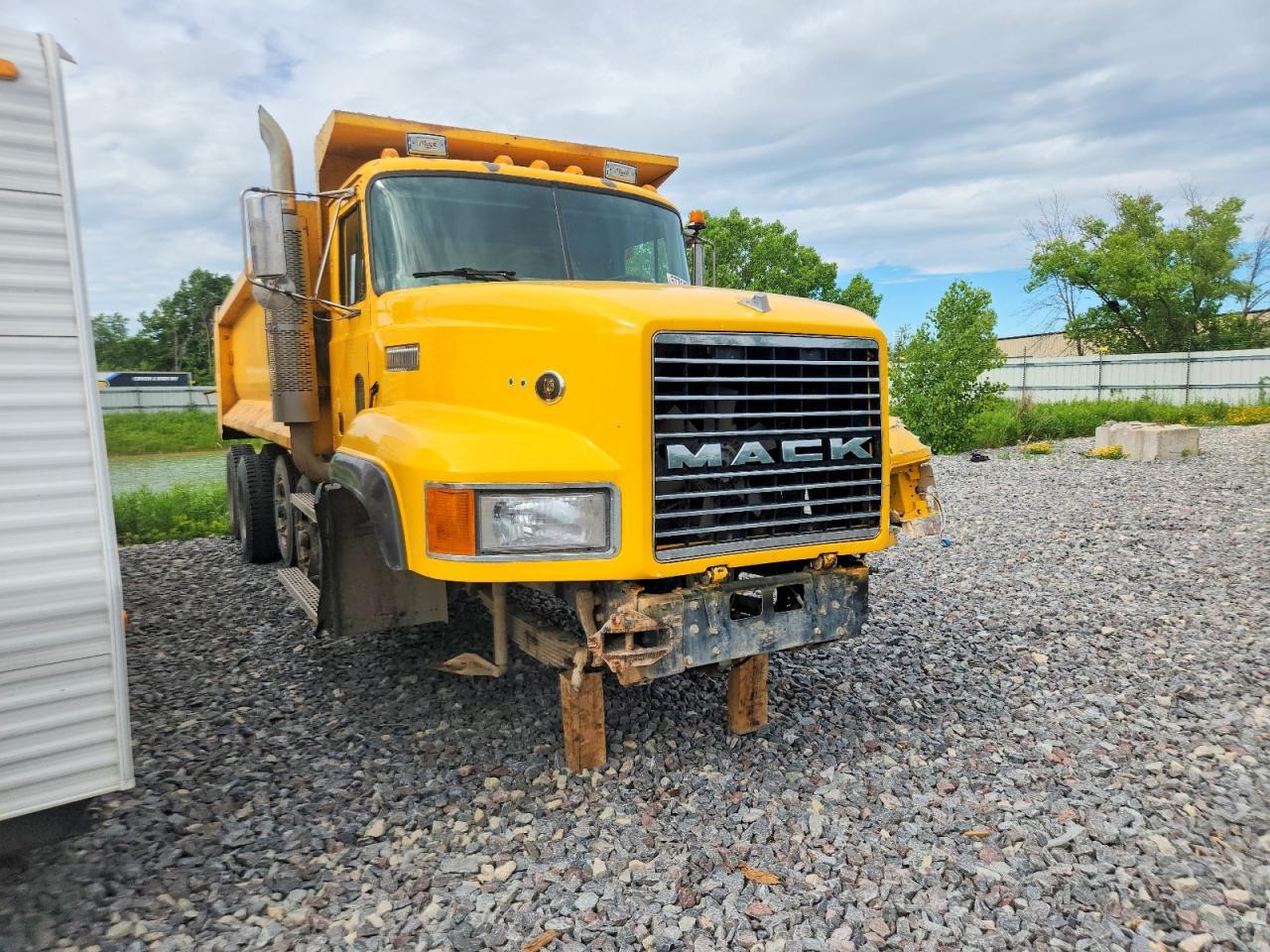 1998 Mack CL713 Dump Truck