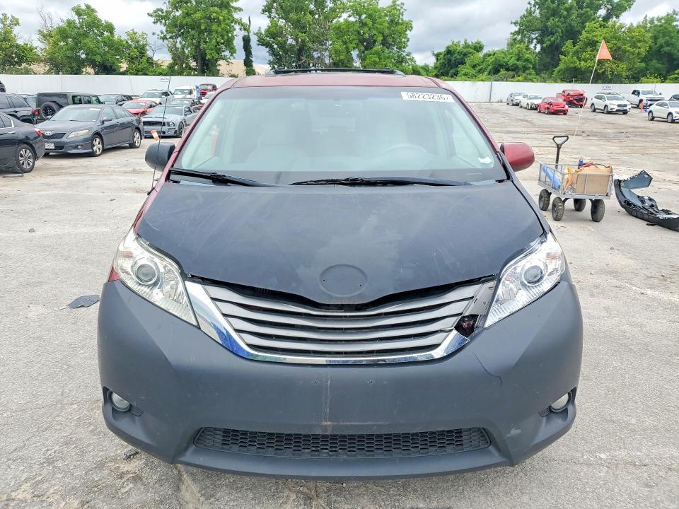 2011 Toyota Sienna xle 8-passenger