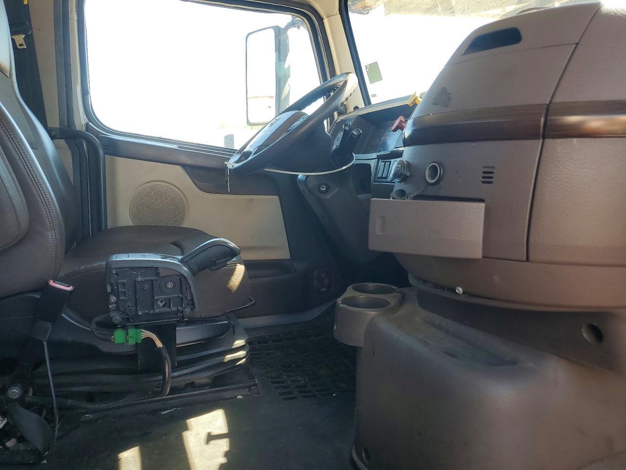 2014 Volvo VAH