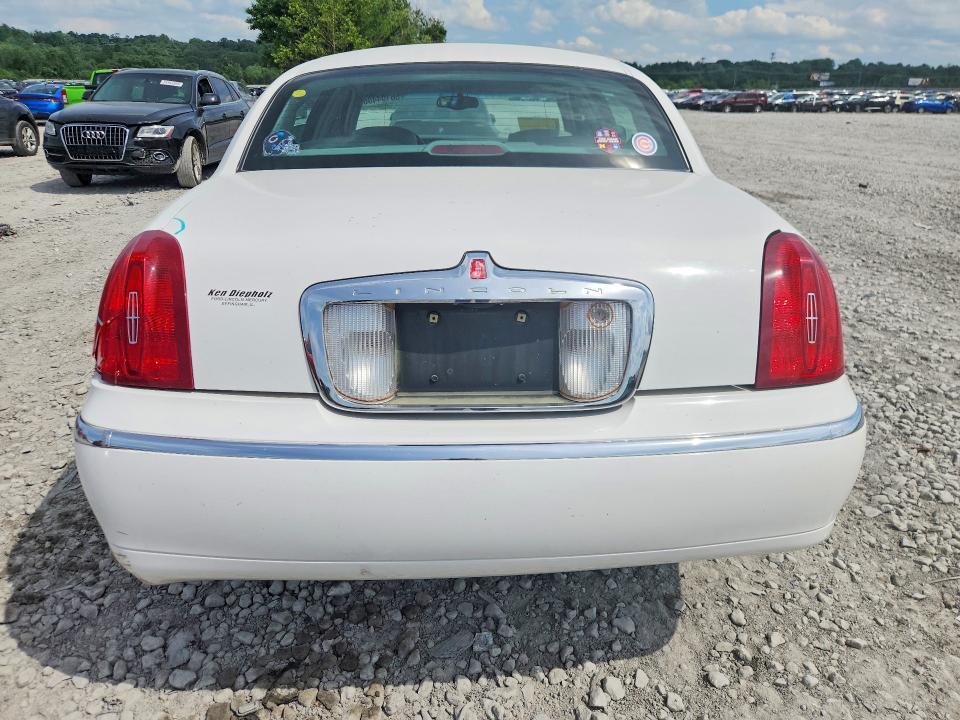 2001 Lincoln Town car Signature