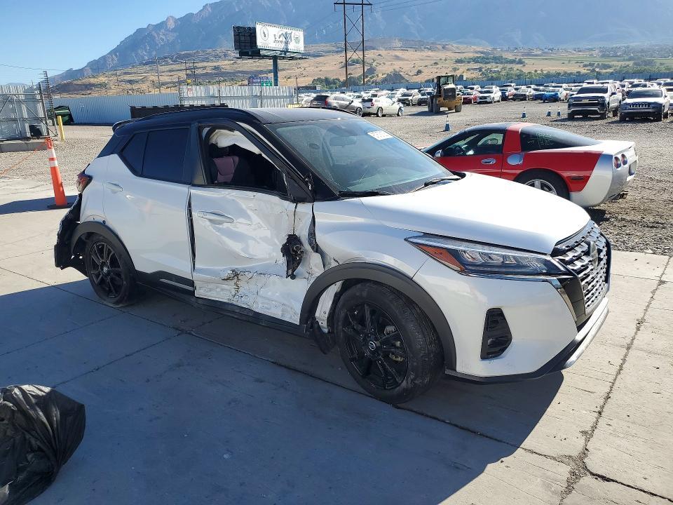 2021 Nissan Kicks sr