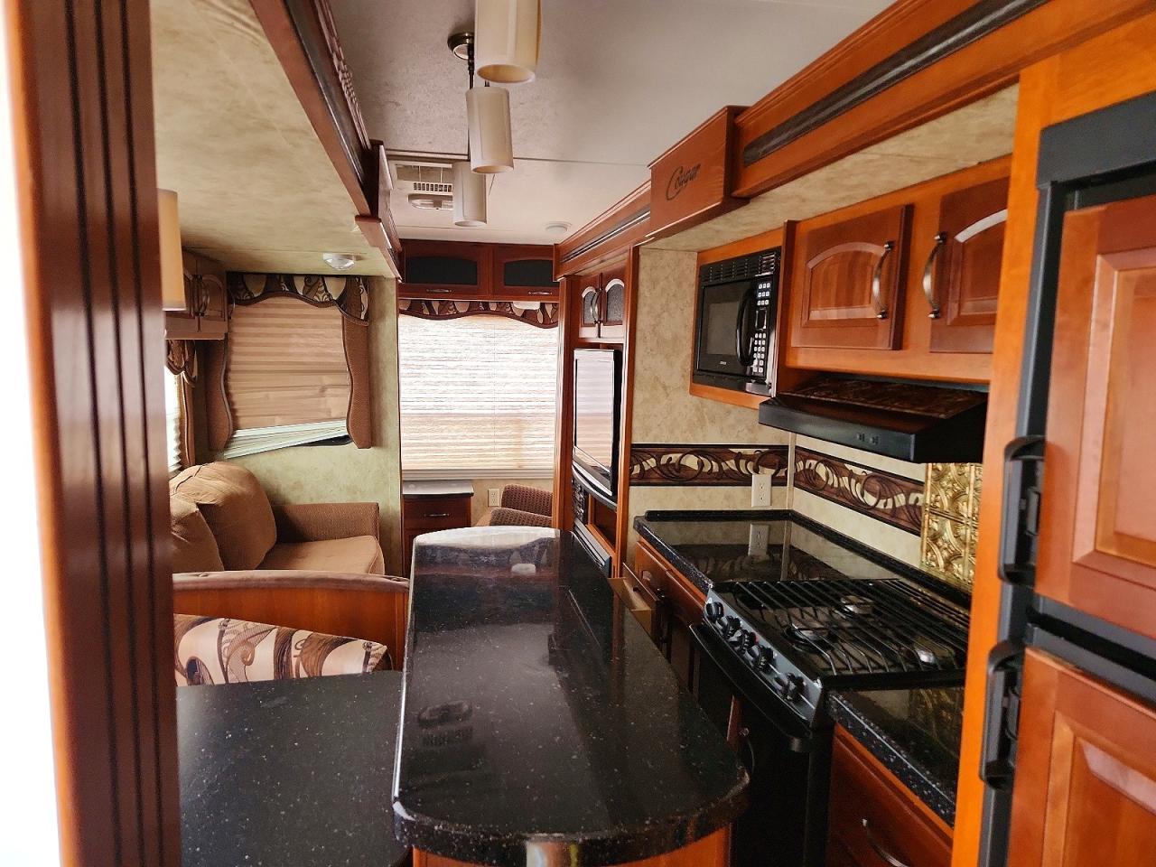 2013 Dutchmen Cougar Fifth Wheel T