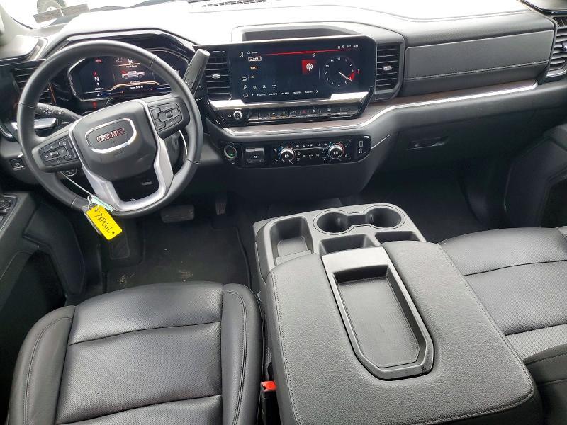 2025 GMC Sierra K1500 SLT