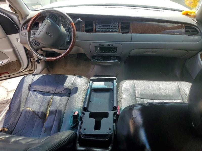 2001 Lincoln Town car Signature