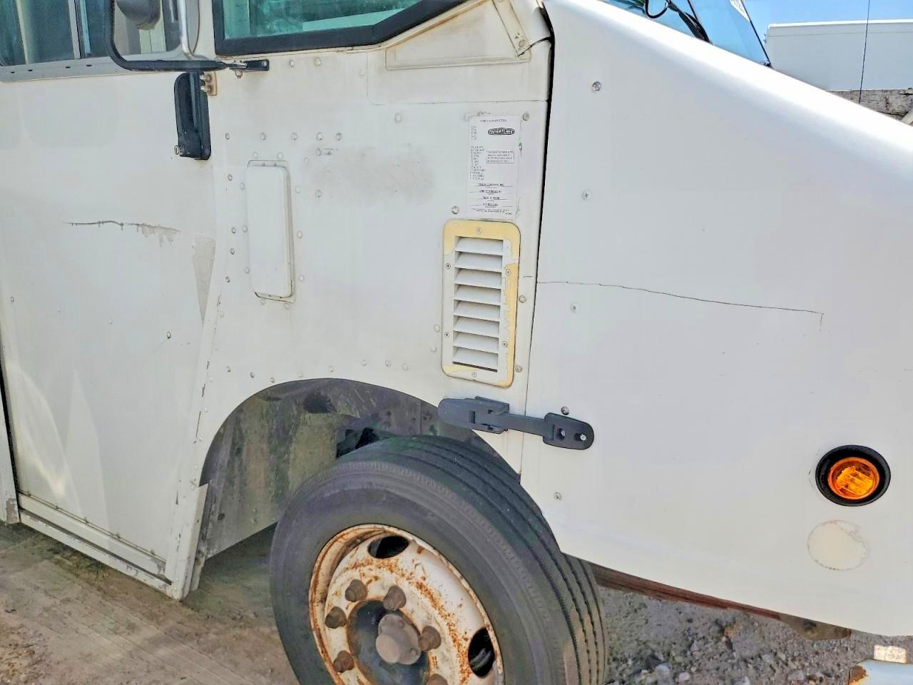 2014 Freightliner MT45 Chassis Delivery Truck