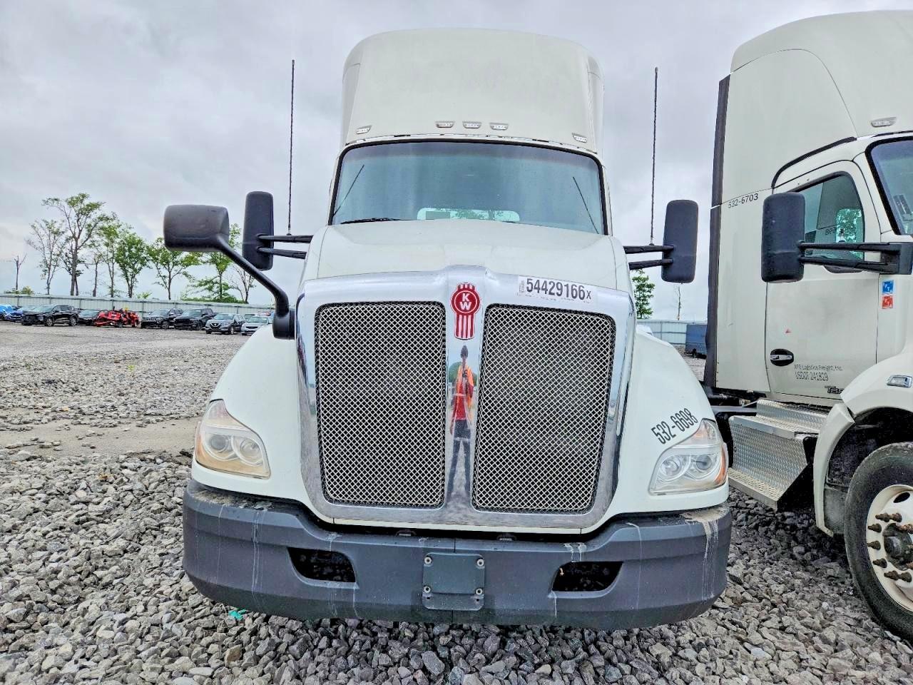 2017 Kenworth T680 Semi Truck
