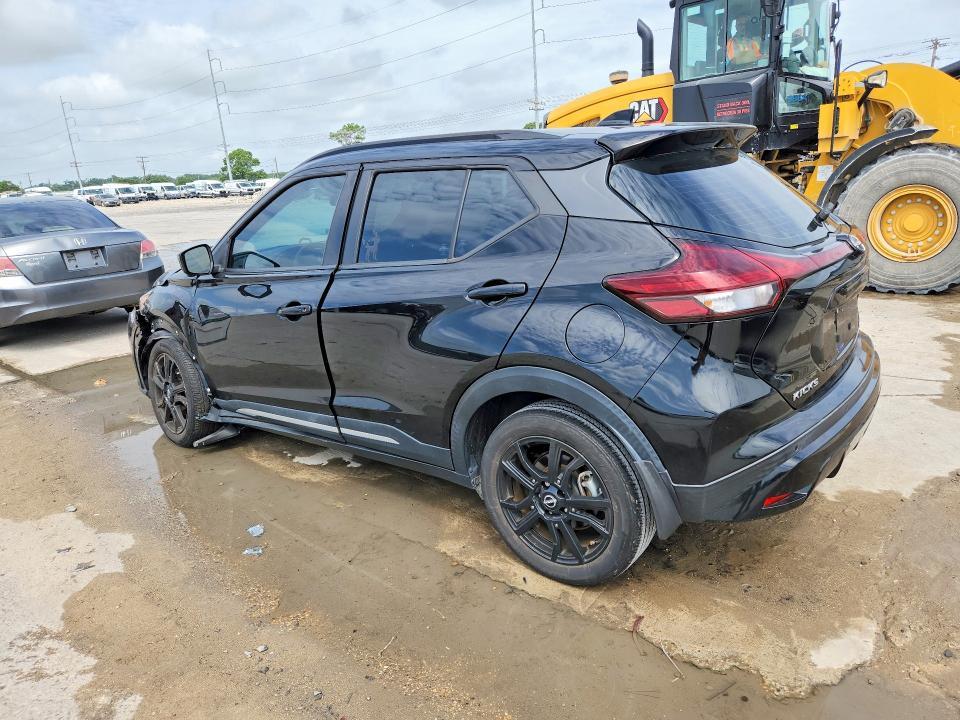 2022 Nissan Kicks sr