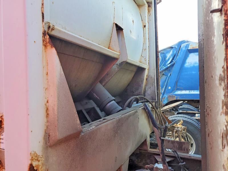 2000 Chevrolet C7 Refuse Truck