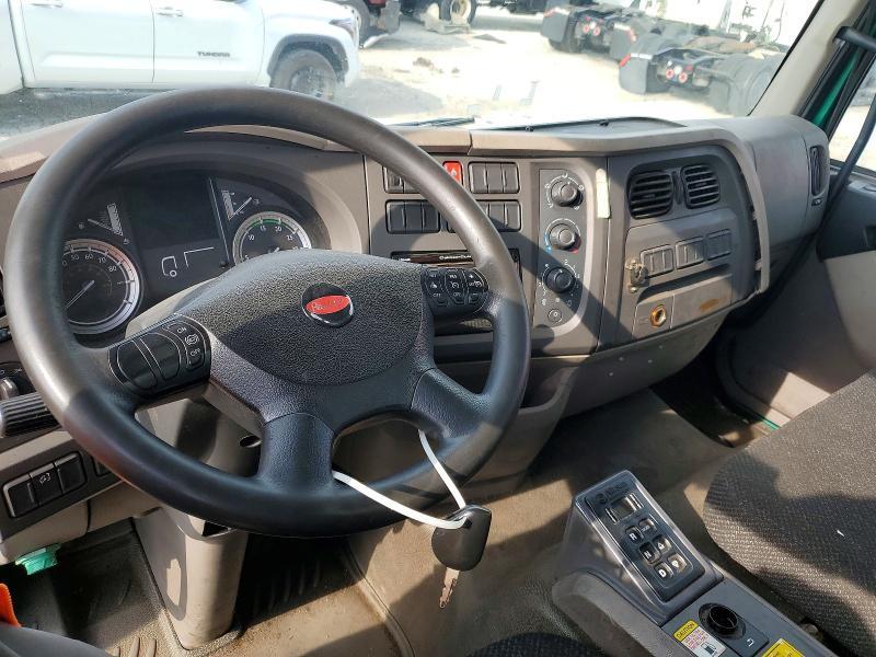 2017 Peterbilt 220 BOX Truck