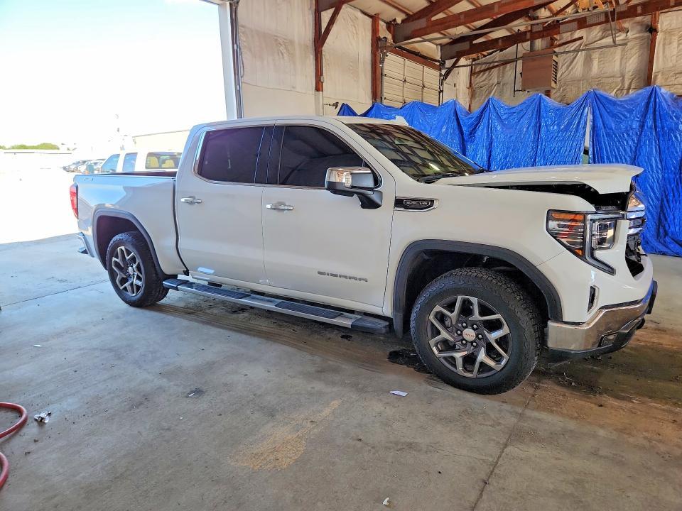 2025 GMC Sierra K1500 SLT
