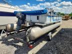 2005 Crest-Maurell Products Pontoon