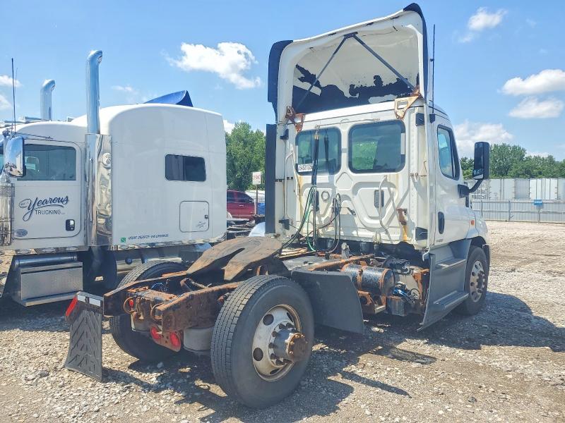 2017 Freightliner Cascadia 113 Semi Truck