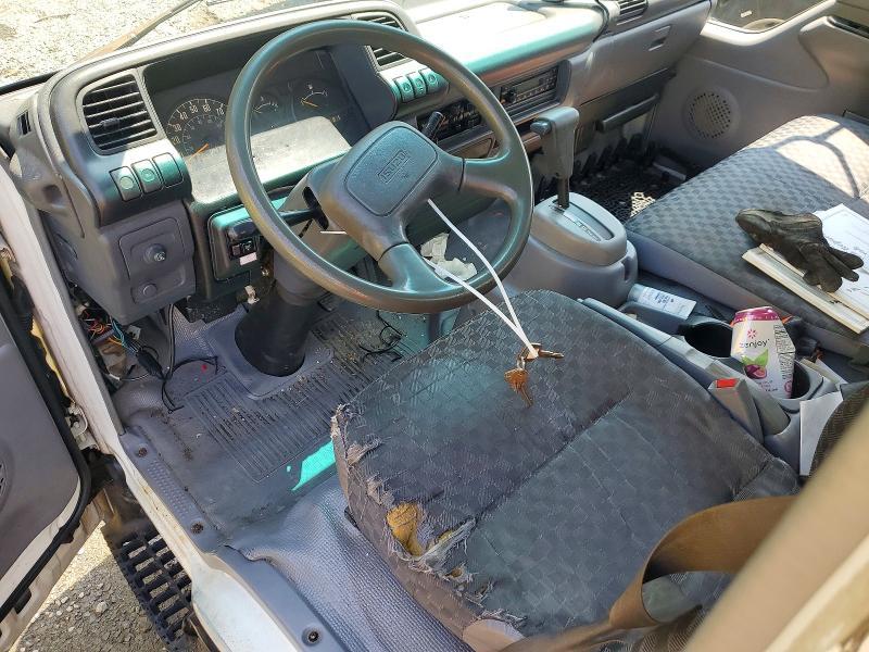 2006 Isuzu NPR Delivery Truck