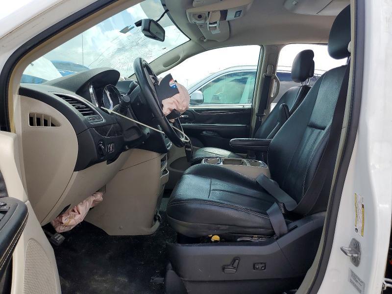 2016 Chrysler Town-country