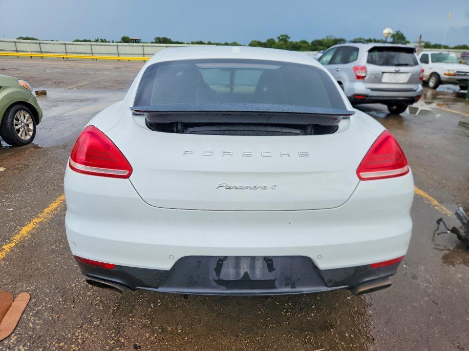 2015 Porsche Panamera 2