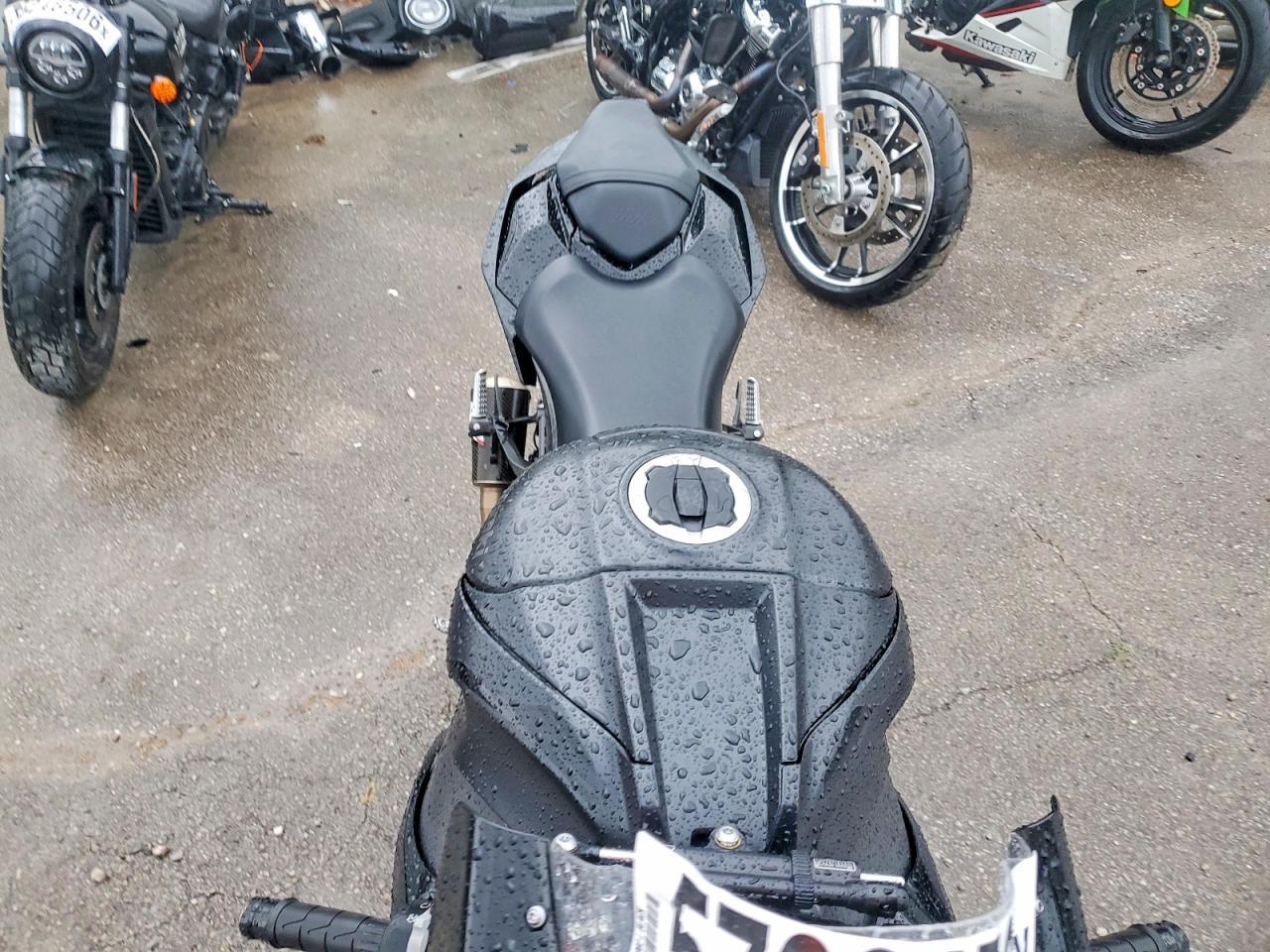 2025 Kawasaki ZX1002 L