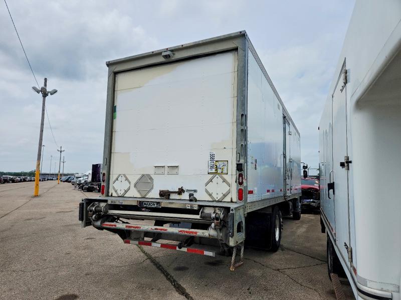 2016 Peterbilt 220 box Truck