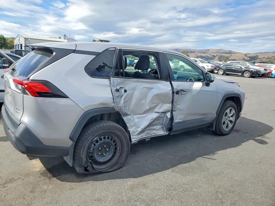 2022 Toyota Rav4 le