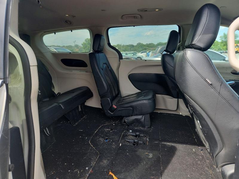 2017 Chrysler Pacifica Touring l