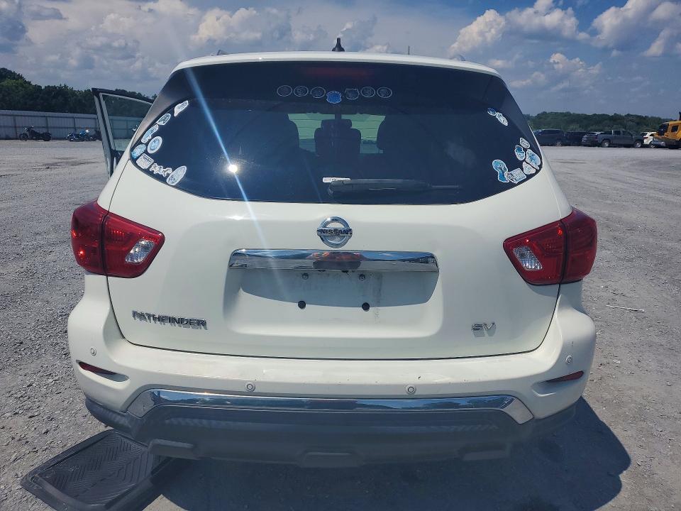 2017 Nissan Pathfinder sv