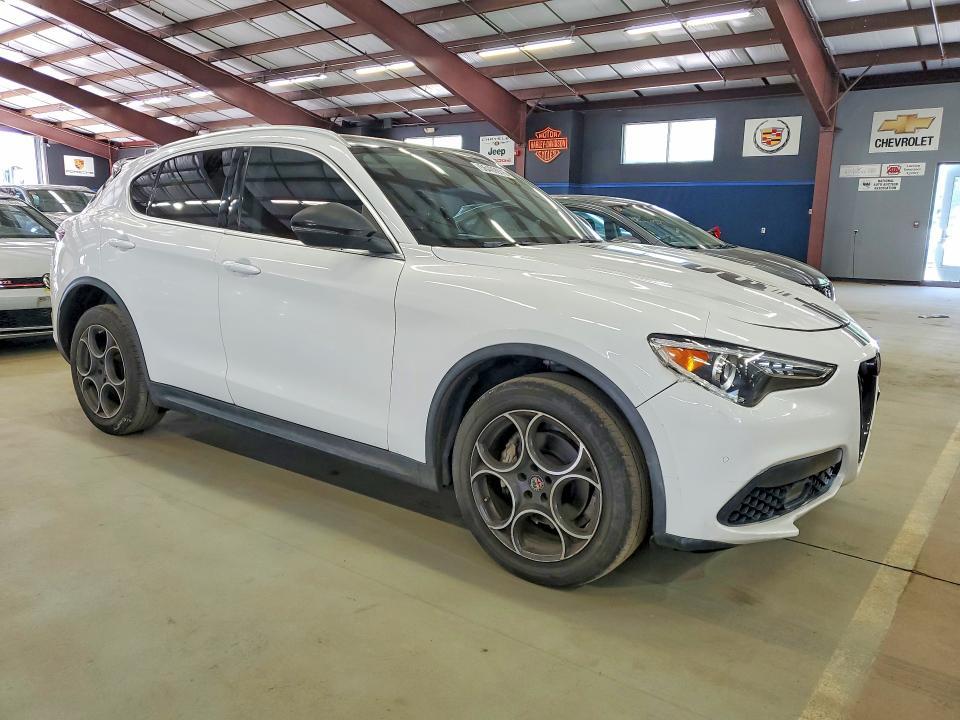 2018 Alfa Romeo Stelvio ti