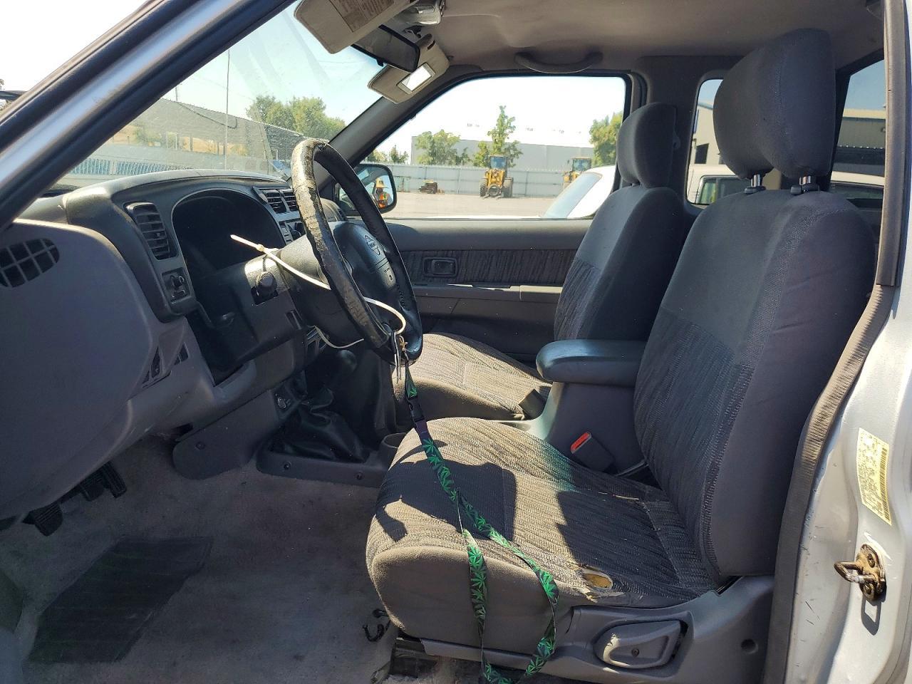 2000 Nissan Frontier XE-V6