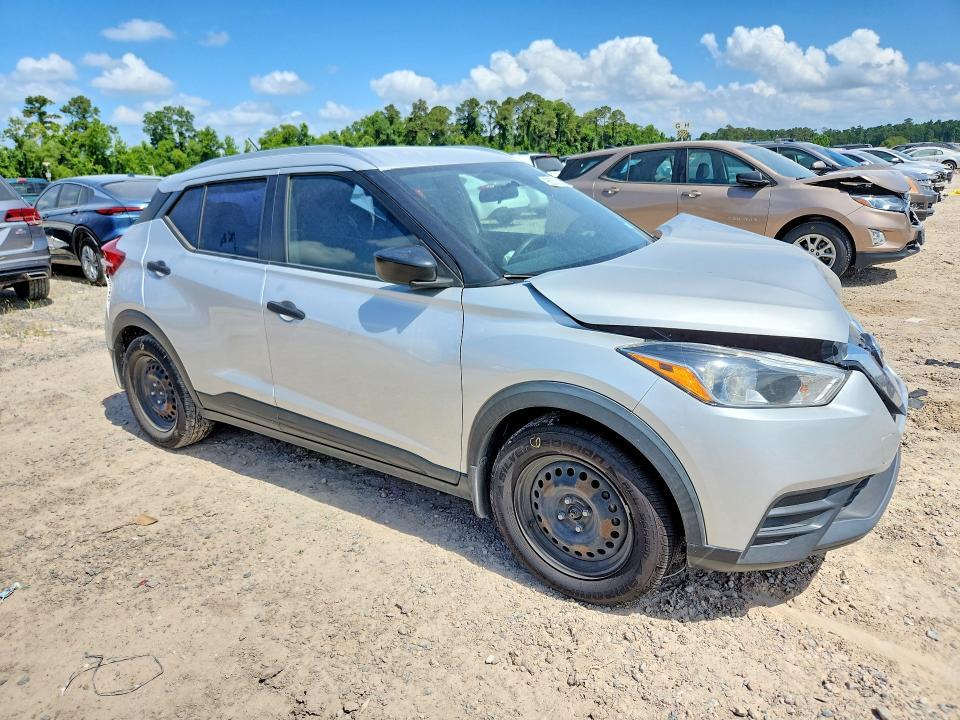 2019 Nissan Kicks s