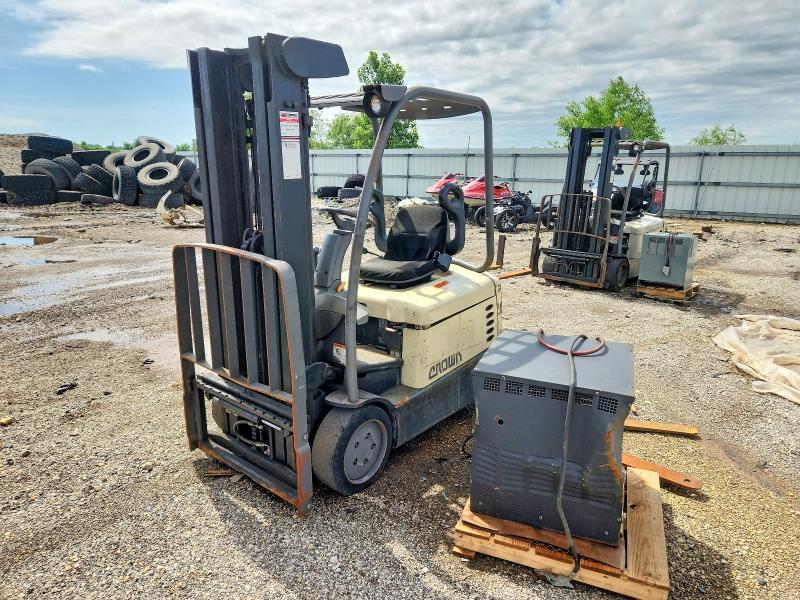 2004 Crown Forklift