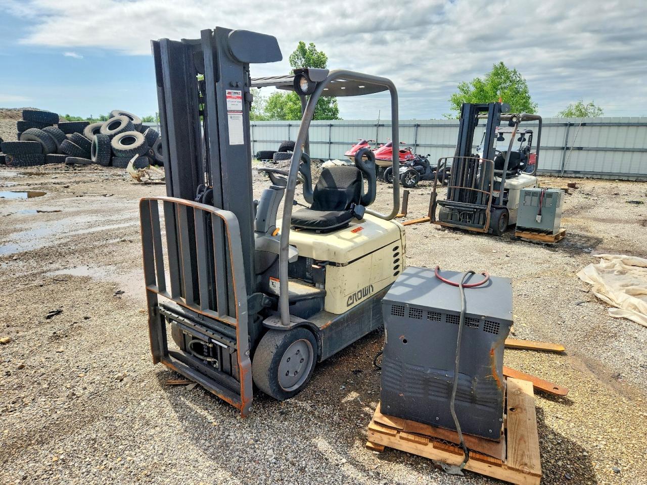 2004 Crown Forklift
