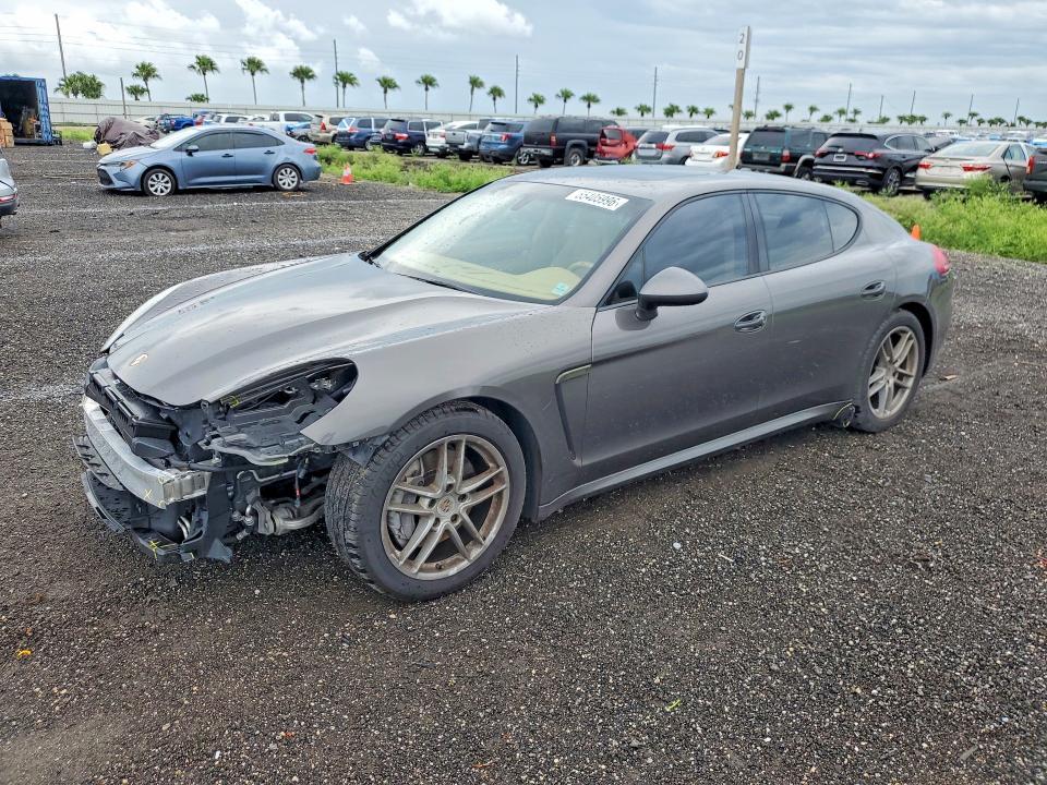 2016 Porsche Panamera 2