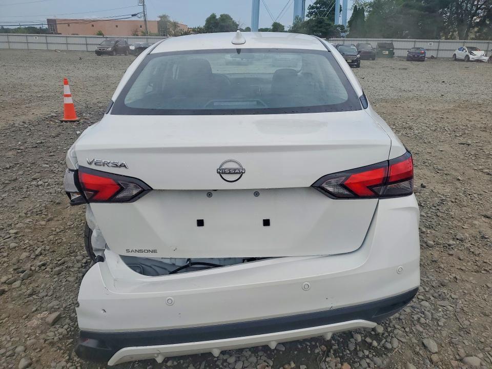 2025 Nissan Versa sv