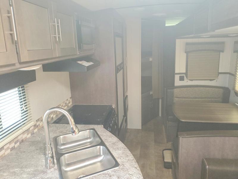 2017 Crossroads Sunset Trail Camper
