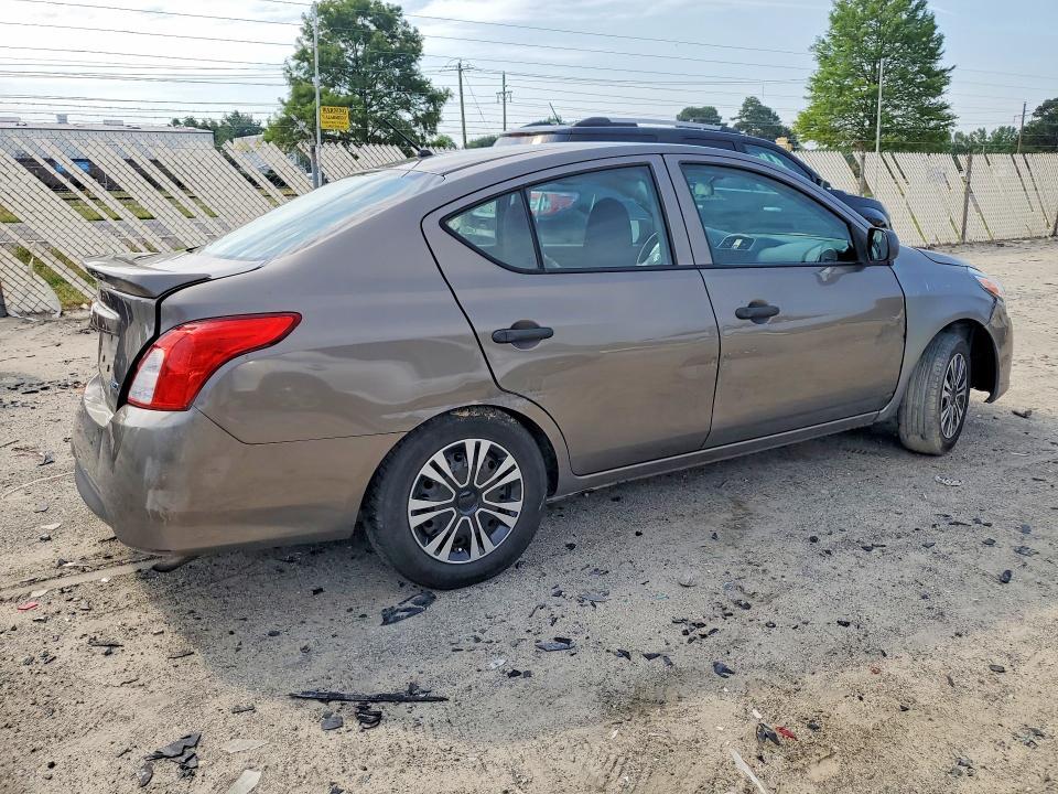 2015 Nissan Versa 1.6 s Plus
