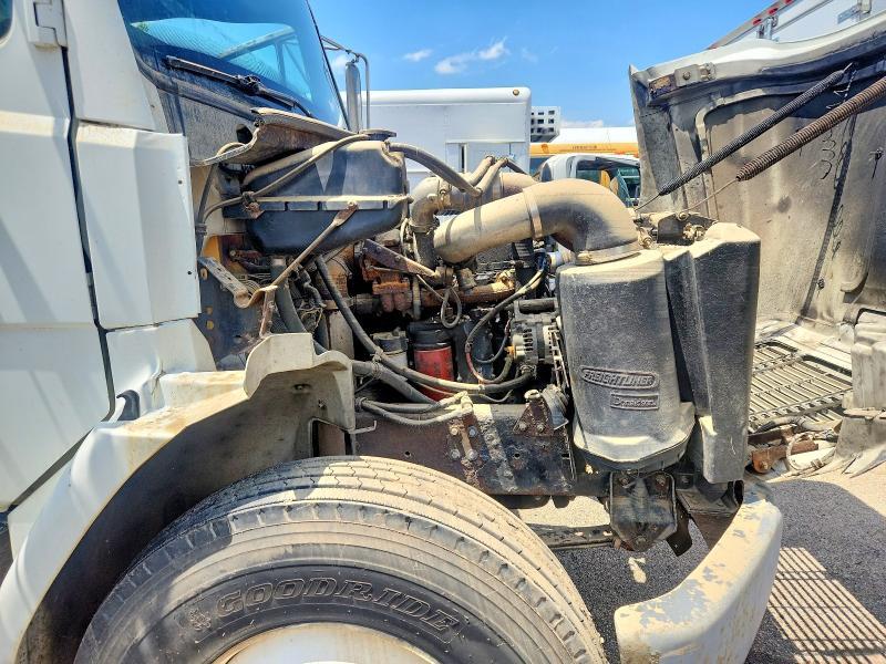 2000 Freightliner Medium Conventional Fl70