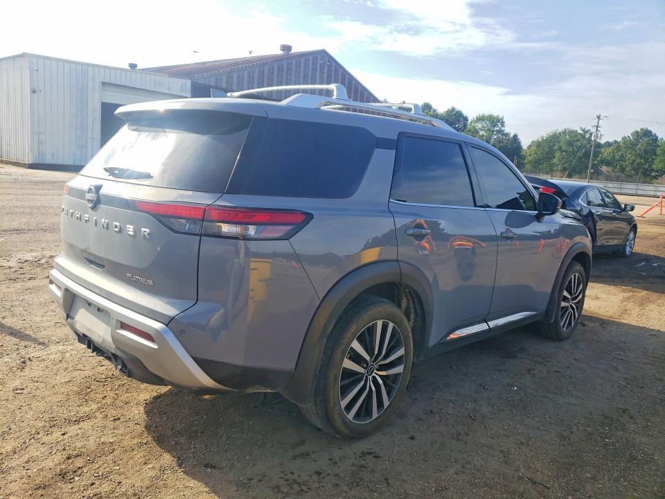 2025 Nissan Pathfinder Platinum