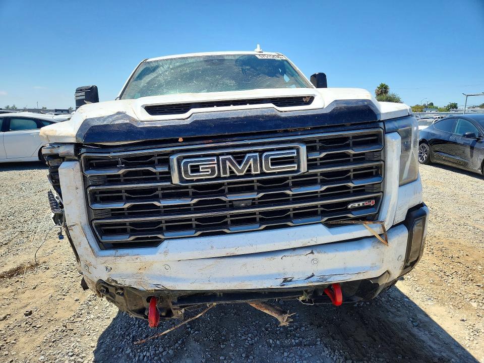 2024 GMC Sierra K2500 AT4