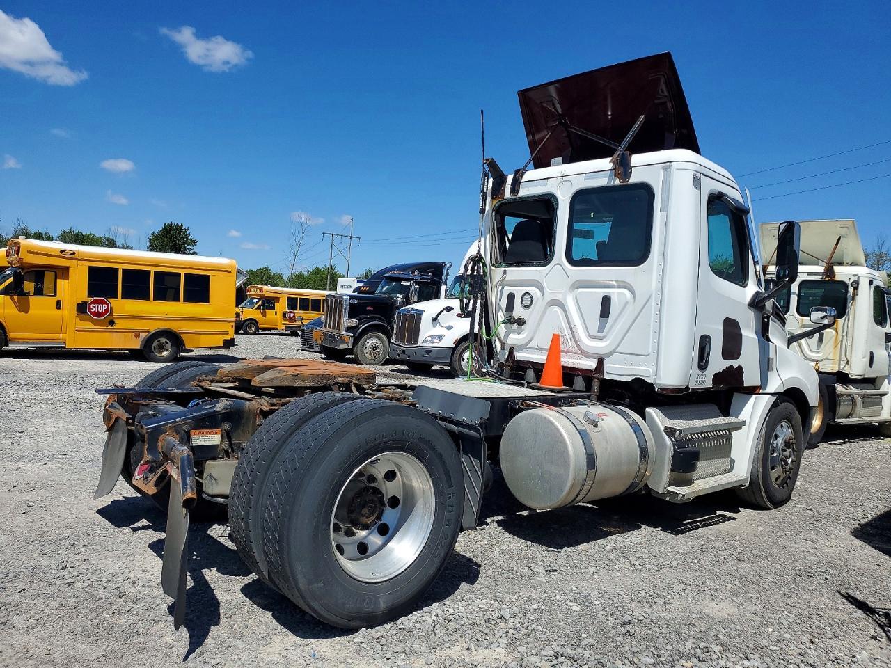 2022 Freightliner Cascadia 126 Semi Truck