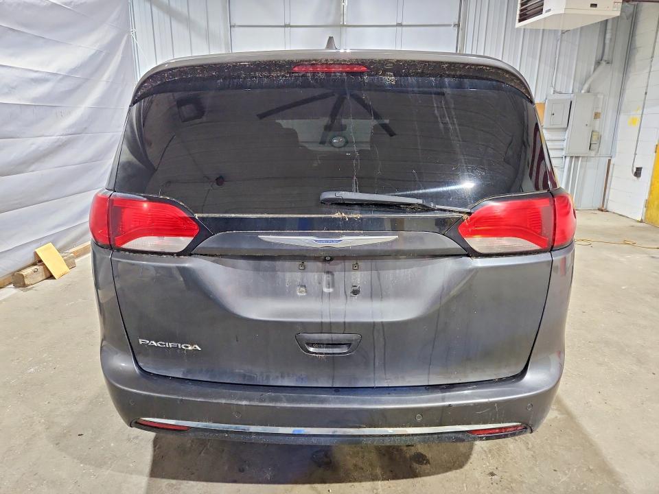 2017 Chrysler Pacifica Touring l