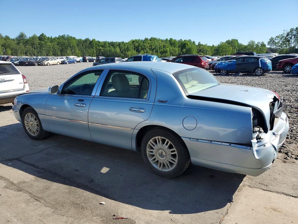 2011 Lincoln Town car Signature Limited