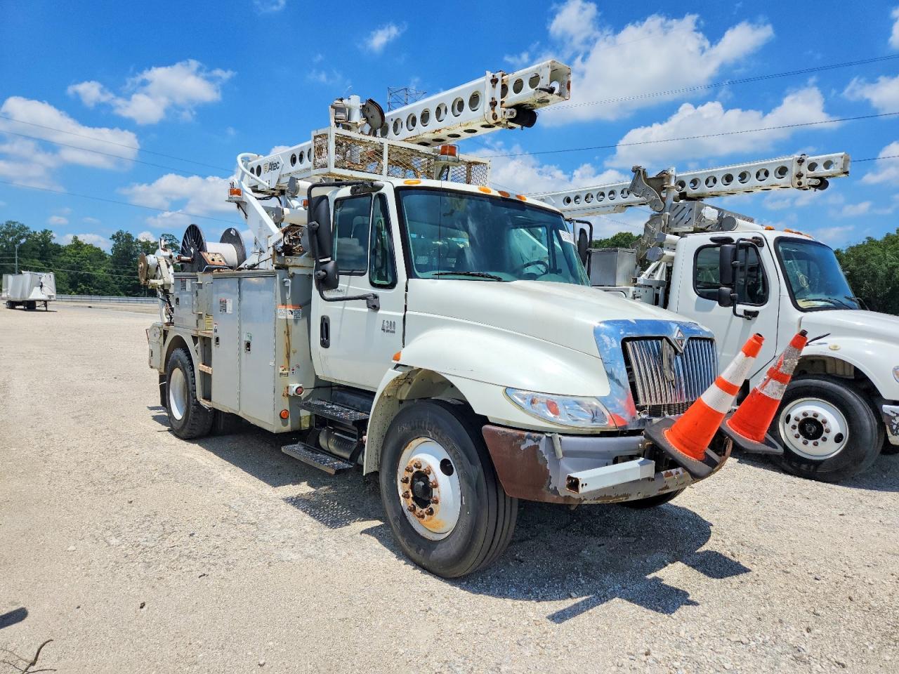 2007 International 4300 Cable Placer Bucket Truck