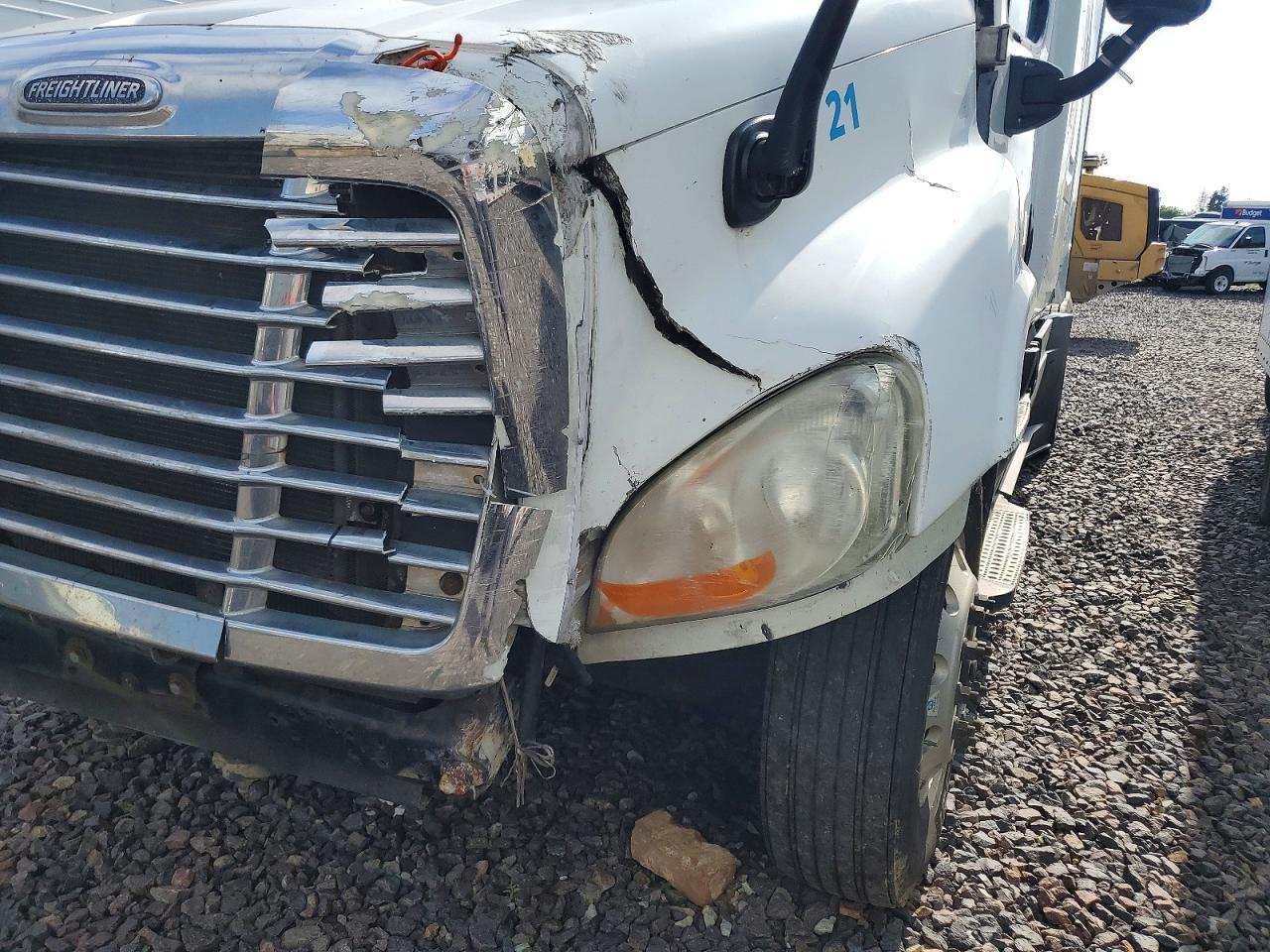 2014 Freightliner Cascadia Semi Truck