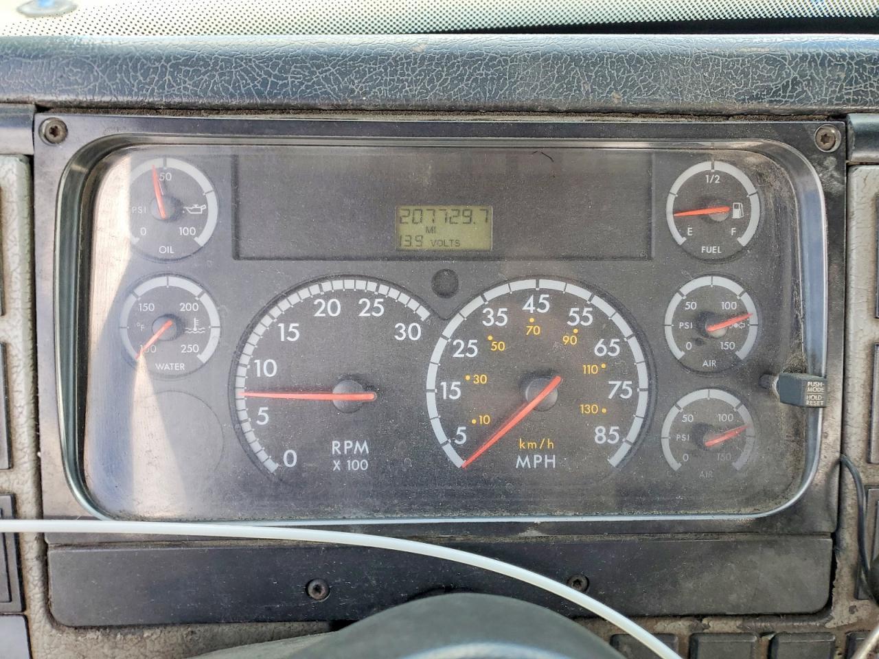 2001 Freightliner Medium Conventional FL70